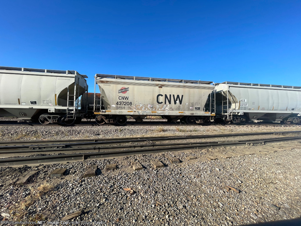 CNW 437208